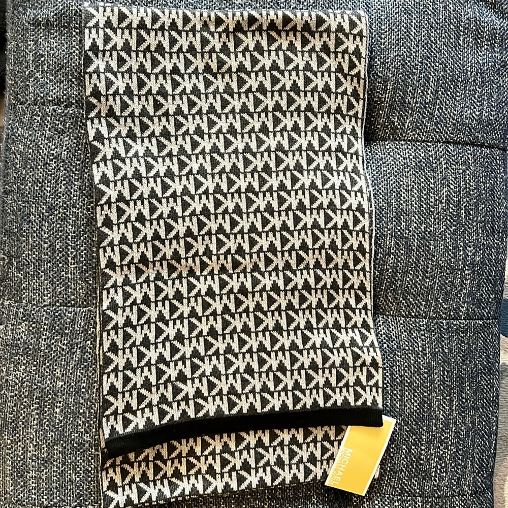 NWT Michael Kors Scarf